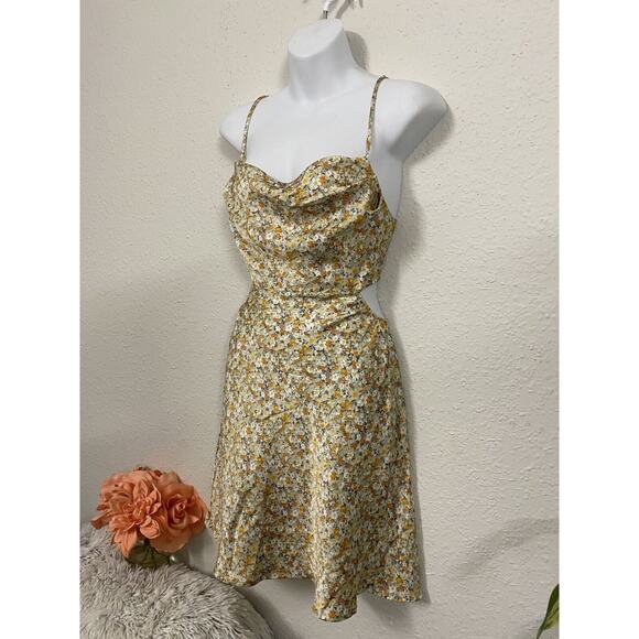 Misty Rose Women Floral Open Back Mini Dress Size Medium Silky Made in USA - Picture 2 of 9